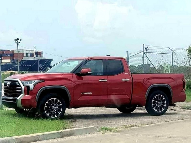 Новую Toyota Tundra запечатлели без камуфляжа