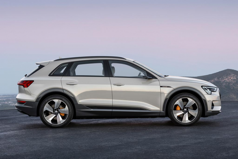 Audi e-tron 2021: первый электрический кроссовер Ауди