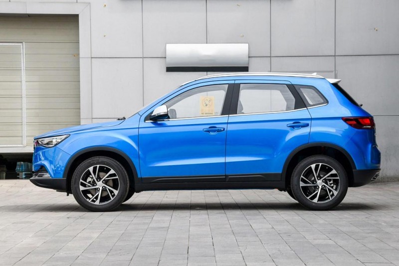 FAW Besturn X40: компактный паркетник из Поднебесной