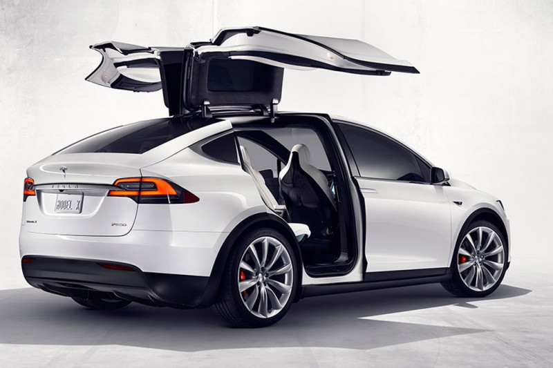 Электрический кроссовер Tesla Model X