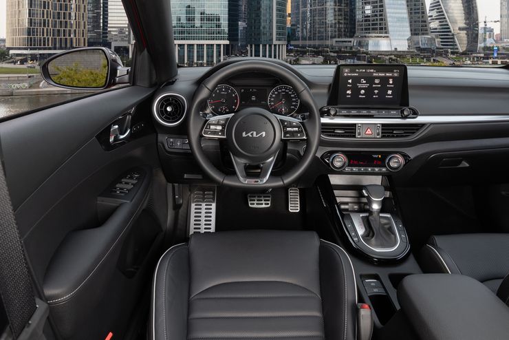 Выше нос: первый тест-драйв обновленного Kia Cerato 3 Выше нос: первый тест-драйв обновленного Kia Cerato