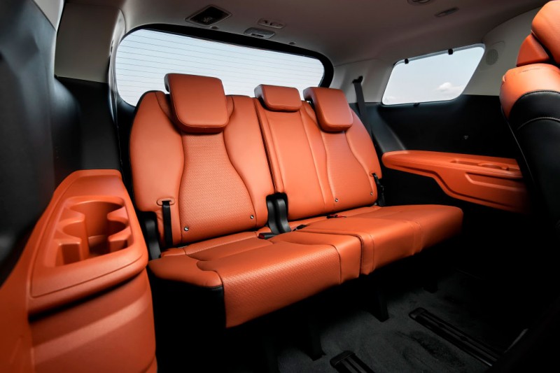 Представлен новый минивэн Kia Carnival 2021: теперь это машина класса GUV