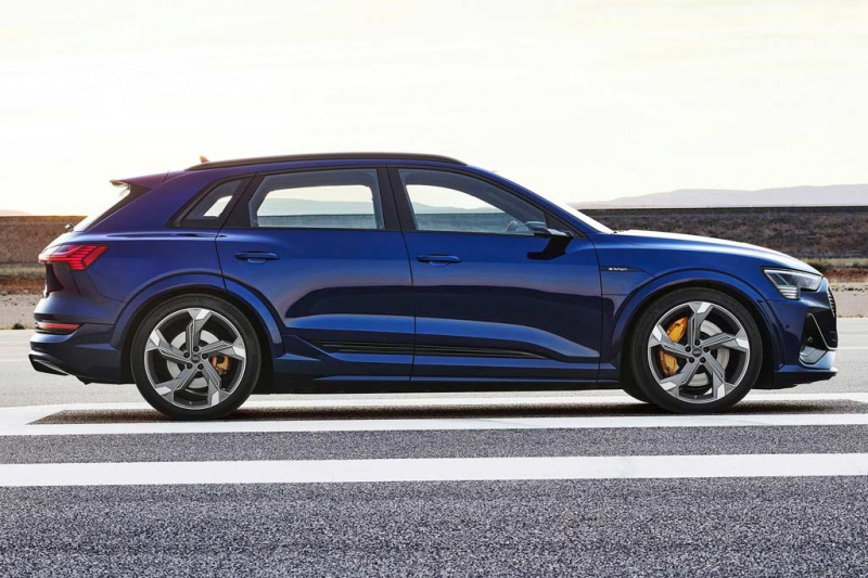 Audi e-tron S: серийный электрокар с тремя электромоторами