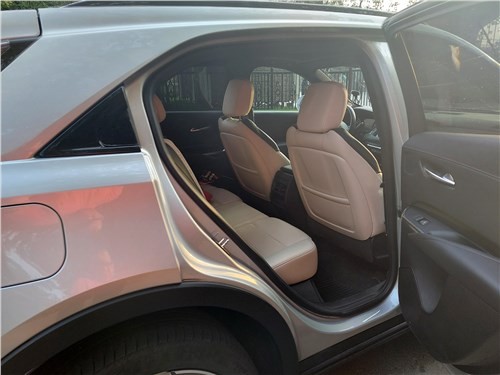 Почему Cadillac XT4 не похож на другие Cadillac? Он обыграл BMW по управляемости и комфорту!