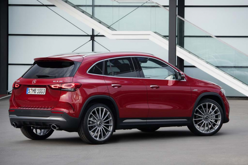 Mercedes-AMG GLA 35 4MATIC: подогретая версия нового ГЛА