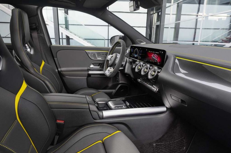 Представлен &laquo;заряженный&raquo; кроссовер Mercedes-AMG GLA 45 2021