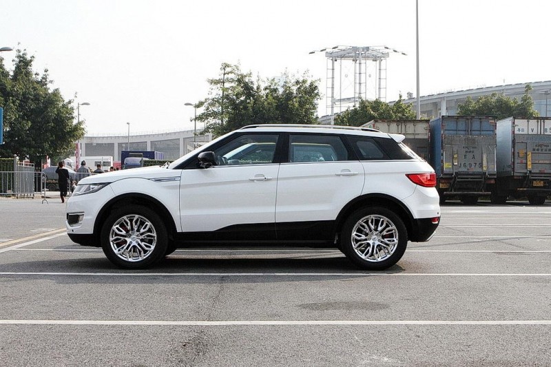 Китайский Landwind X7 скопировал дизайн Evoque