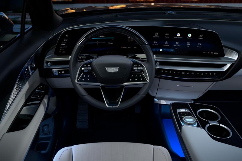 Кроссовер Cadillac Lyriq стал первым электрокаром американской марки