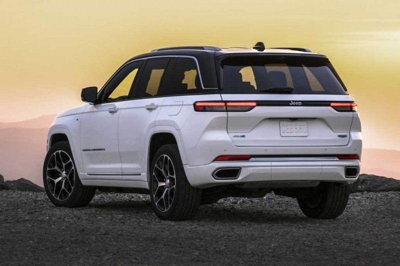 Представлен новый Jeep Grand Cherokee 2022: вскоре внедорожник доберется до РФ