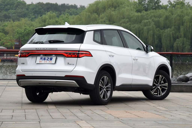 Новый BYD Song Pro: мощные гибриды и версия на электротяге