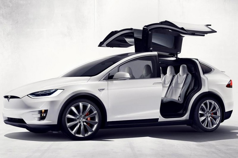 Электрический кроссовер Tesla Model X