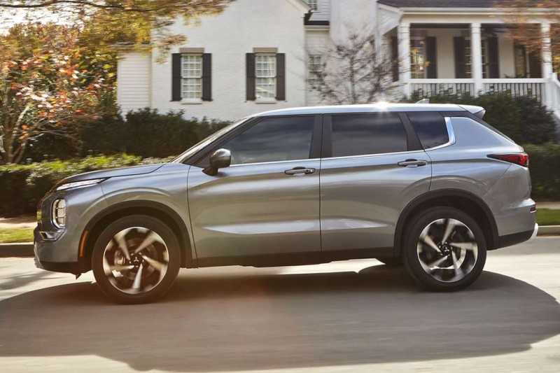 Представлен новый Mitsubishi Outlander 4: до России доберется нескоро