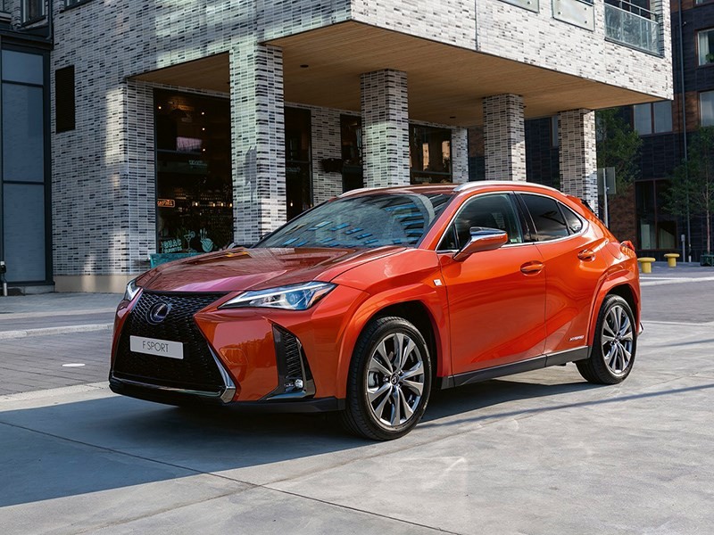 В Lexus слегка обновили дизайн модели UX