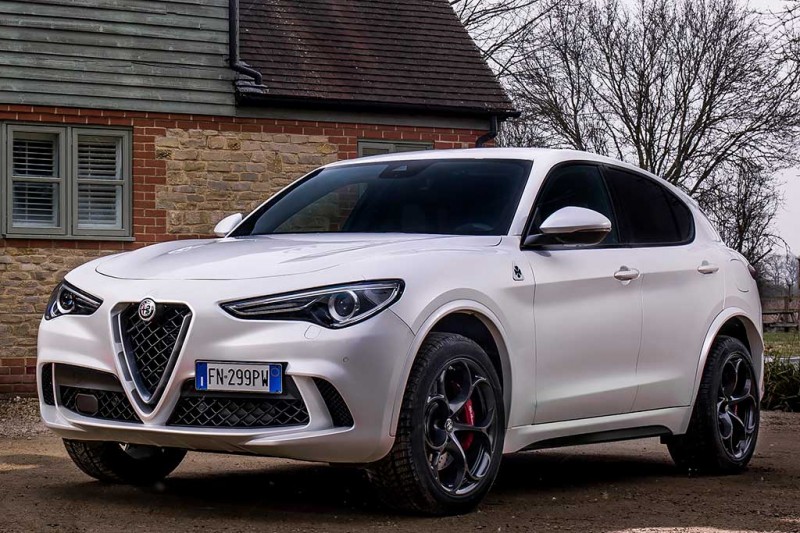 510-сильный кроссовер Alfa Romeo Stelvio Quadrifoglio