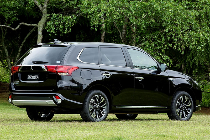 Гибридный кроссовер Mitsubishi Outlander PHEV