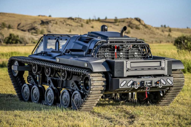 Гусеничный вездеход Ripsaw EV3-F4 с максималкой 100 км/ч продают за ₽31 млн