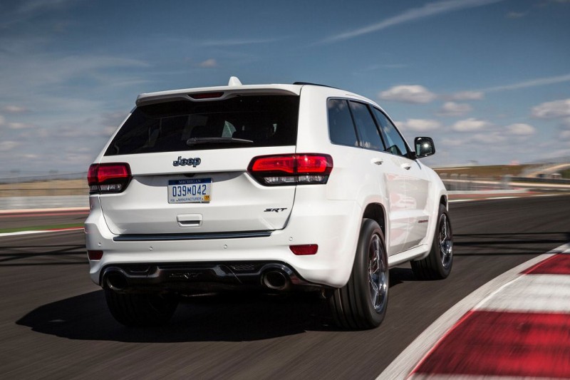 Заряженный внедорожник Jeep Grand Cherokee SRT8