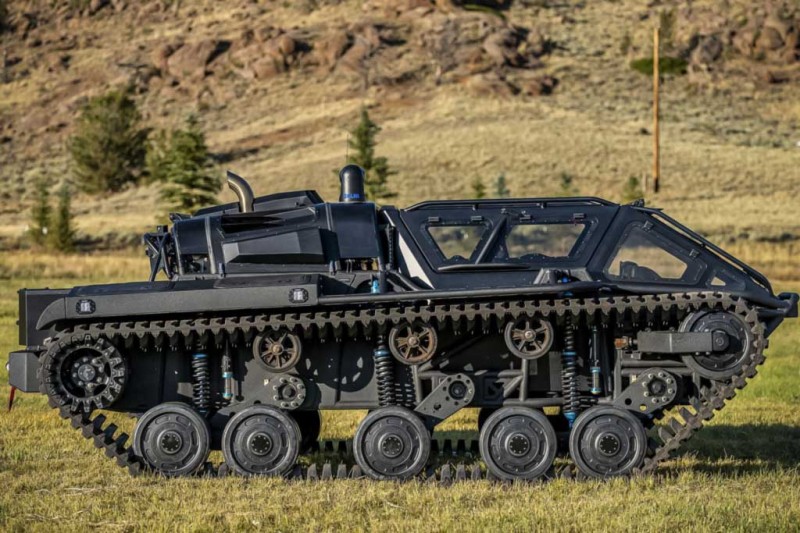 Гусеничный вездеход Ripsaw EV3-F4 с максималкой 100 км/ч продают за ₽31 млн