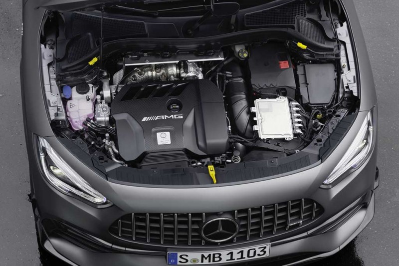 Представлен &laquo;заряженный&raquo; кроссовер Mercedes-AMG GLA 45 2021
