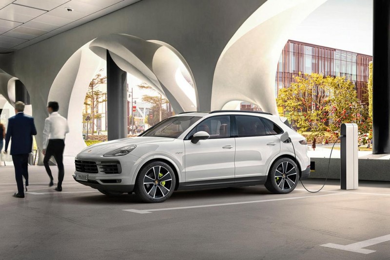 Представлен новый Porsche Cayenne E-Hybrid 2021