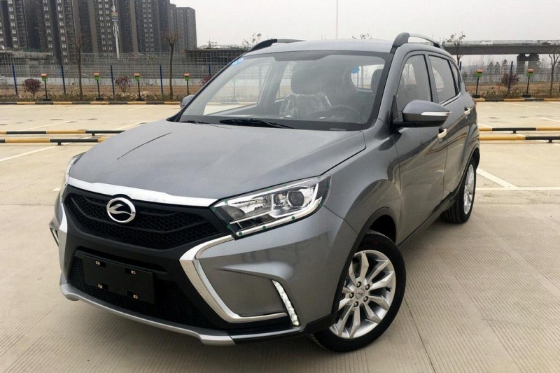 Китайский Landwind X2 скопировал передок XRAY