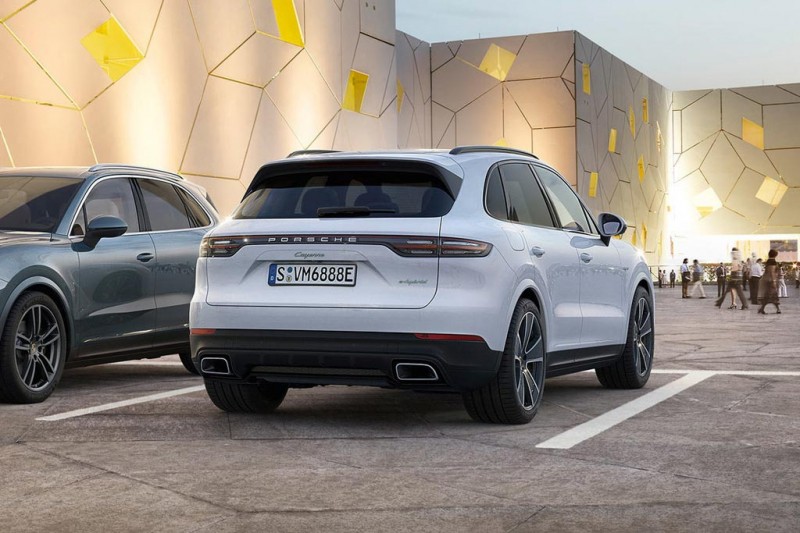 Представлен новый Porsche Cayenne E-Hybrid 2021