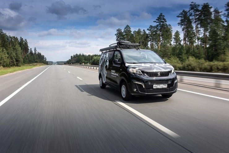 Peugeot Traveller неожиданно решил бросить вызов &laquo;Буханке&raquo;