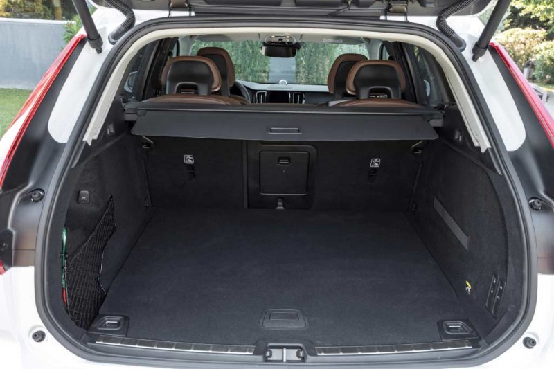 Volvo XC60 2021: комплектации и цены, фото новой модели, отзывы владельцев