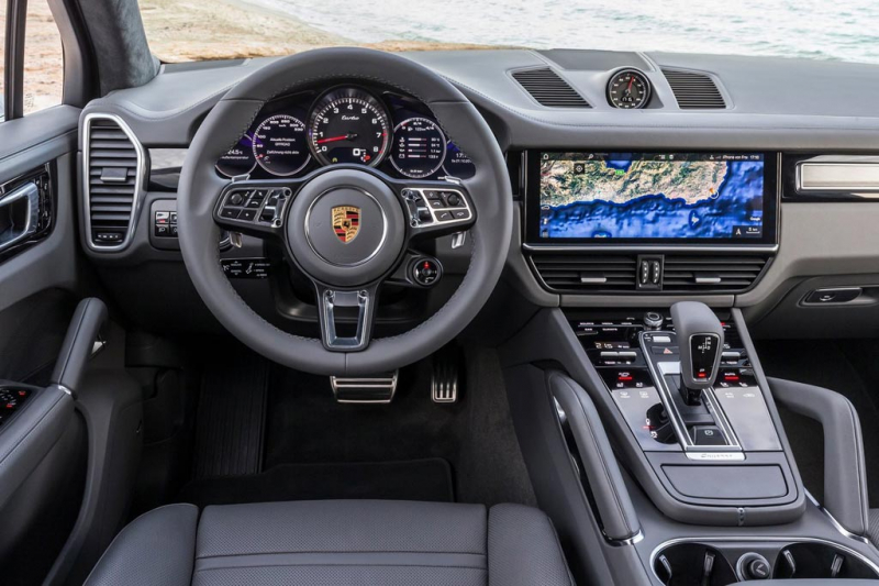 Porsche Cayenne Turbo 2021: спорткар среди кроссоверов