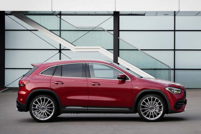 Mercedes-AMG GLA 35 4MATIC: подогретая версия нового ГЛА