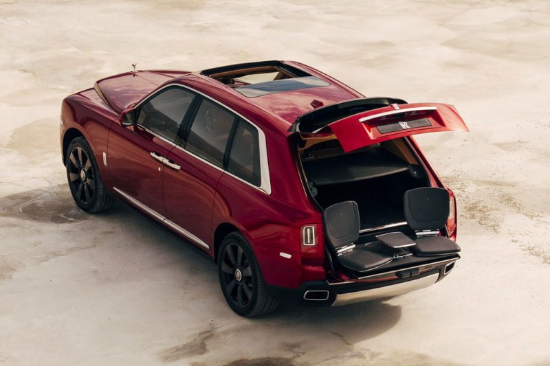 Rolls-Royce Cullinan 2021: роскошный британский внедорожник
