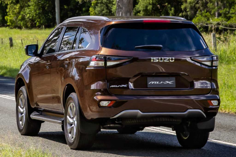 Isuzu привезет в Россию рамный внедорожник MU-X: известны сроки