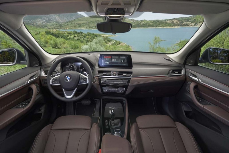 Баварцы представили кроссовер BMW X1 в новом кузове F48