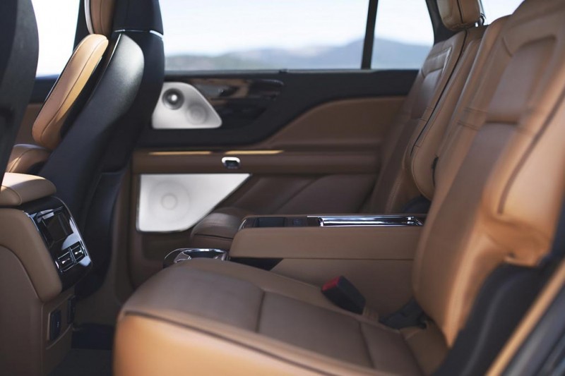 Новый Lincoln Aviator 2019: премиум по-американски