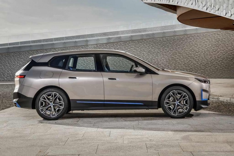 Берегись, Тесла: баварцы презентовали электрический BMW iX