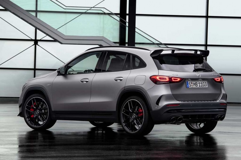 Представлен &laquo;заряженный&raquo; кроссовер Mercedes-AMG GLA 45 2021