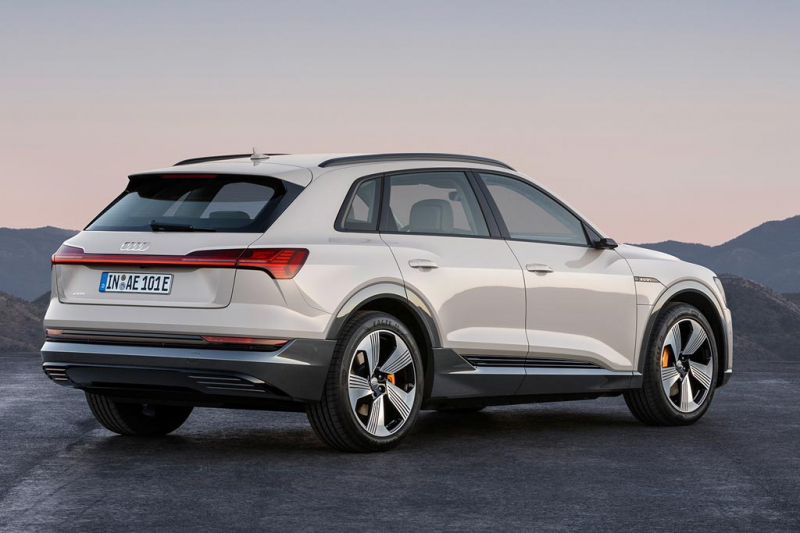 Audi e-tron 2021: первый электрический кроссовер Ауди