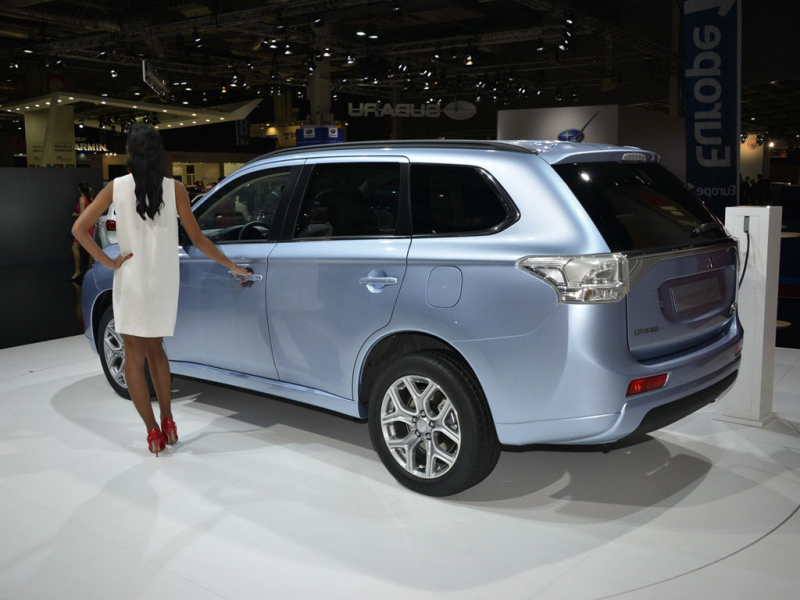 Гибридный кроссовер Mitsubishi Outlander PHEV