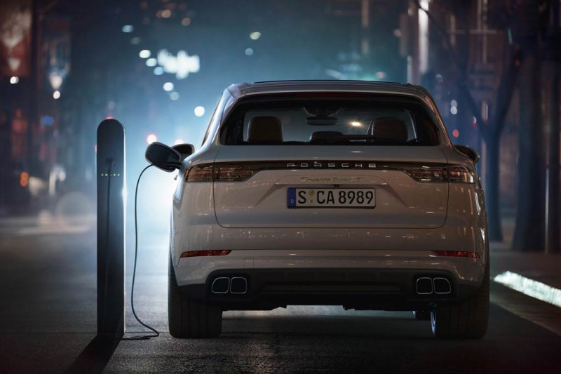 Porsche Cayenne обзавелся 680-сильной версией Turbo S E-Hybrid 3 Porsche Cayenne обзавелся 680-сильной версией Turbo S E-Hybrid