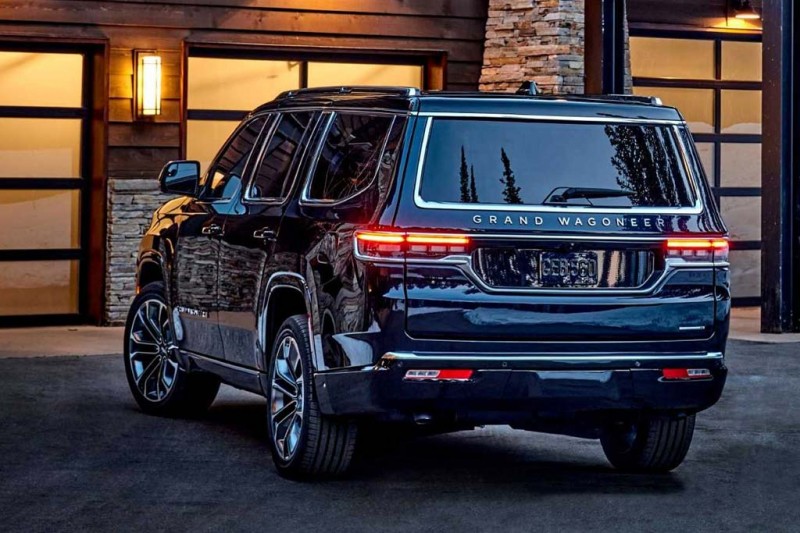 Компания Jeep возродила модель Wagoneer: теперь это люксовый внедорожник