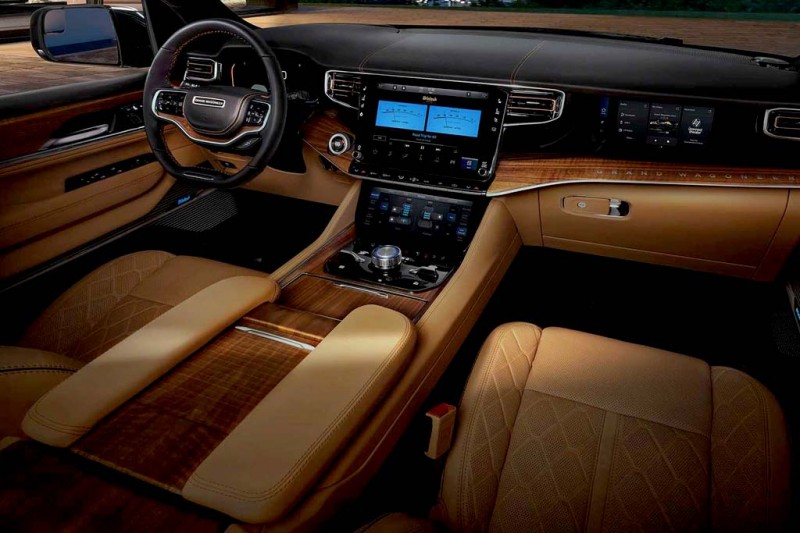 Компания Jeep возродила модель Wagoneer: теперь это люксовый внедорожник