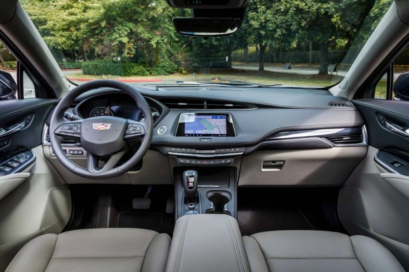 Новый Cadillac XT4 2021: младший кроссовер в линейке