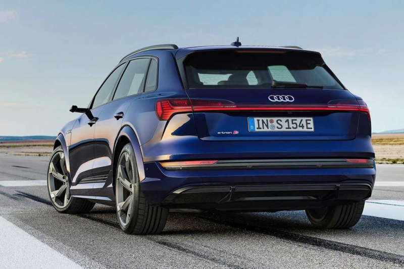 Audi e-tron S: серийный электрокар с тремя электромоторами
