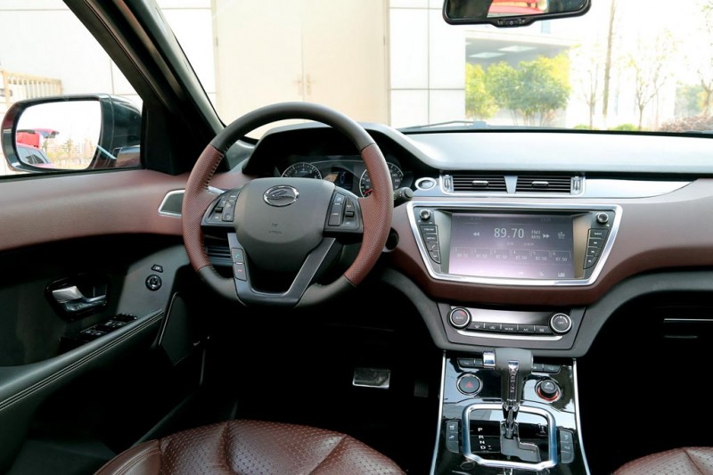 Китайский Landwind X7 скопировал дизайн Evoque