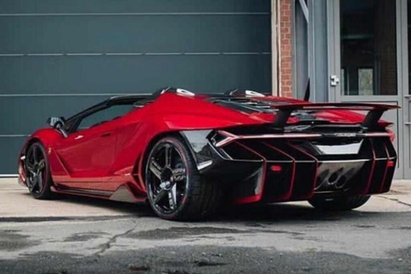 Владелец Lamborghini Centenario Roadster без пробега хочет за машину ₽408 млн