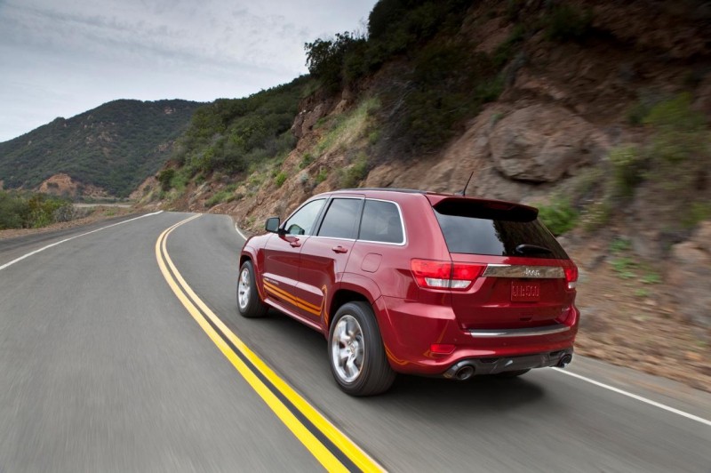 Заряженный внедорожник Jeep Grand Cherokee SRT8