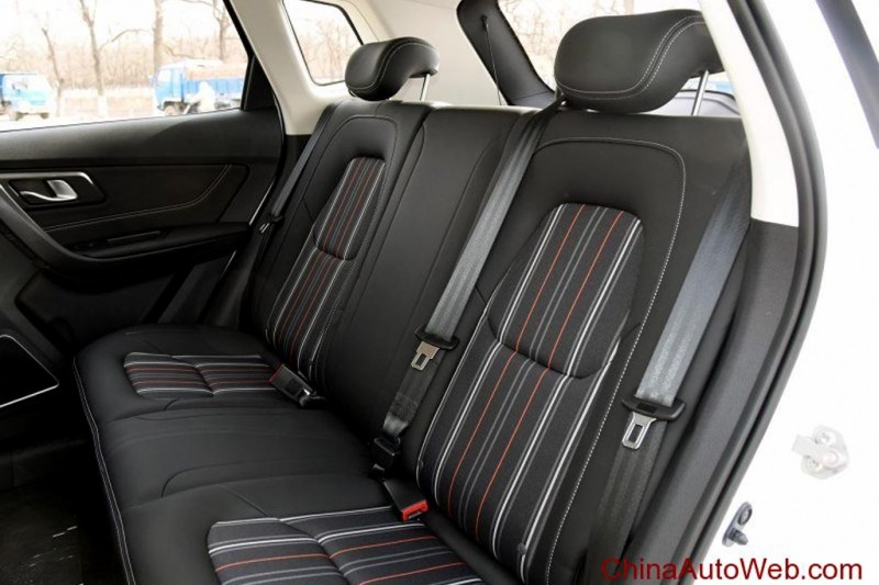 FAW Besturn X40: компактный паркетник из Поднебесной
