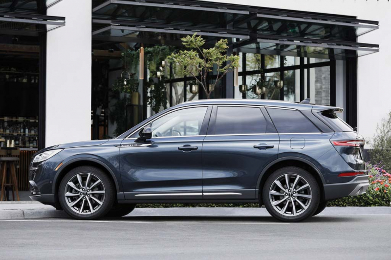Lincoln Corsair 2021: компактный премиальный SUV