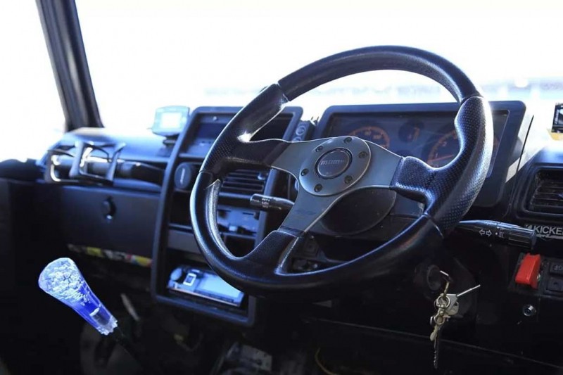 Внедорожник Suzuki Jimny превратили в туристический прицеп
