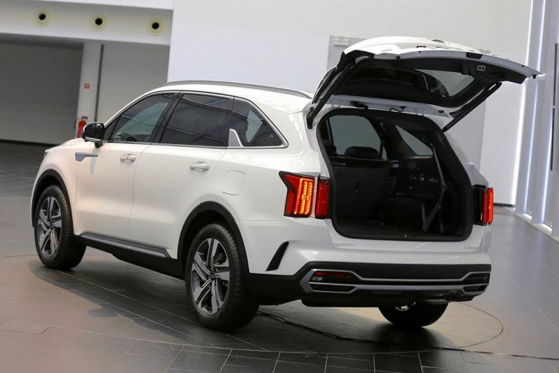 Модный и богато оснащенный Kia Sorento 2021: встречайте модель четвертой генерации